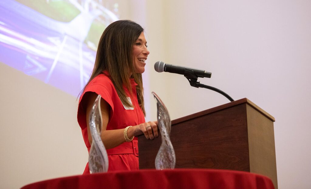 Award winner, Kari Cooling address the crowd.