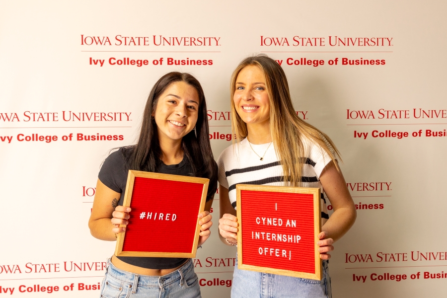 Two students who signed job and internship offers.